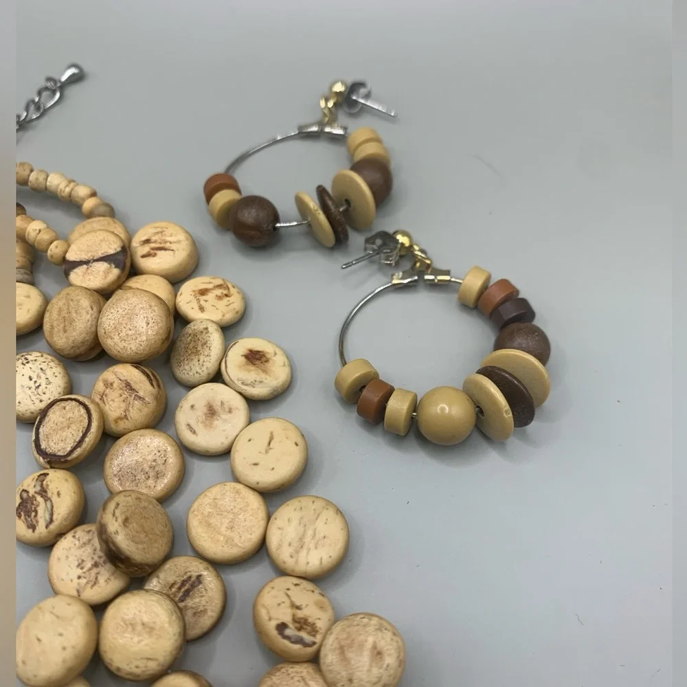 Tan Wood‎ Circle Beaded Necklace And Post earrings Necklace 8” Earrings 1 1/2”